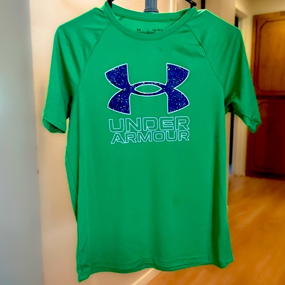 Under Armour Boys Large Neon Green Loose fit, Tech Hybrid T Shirt.
